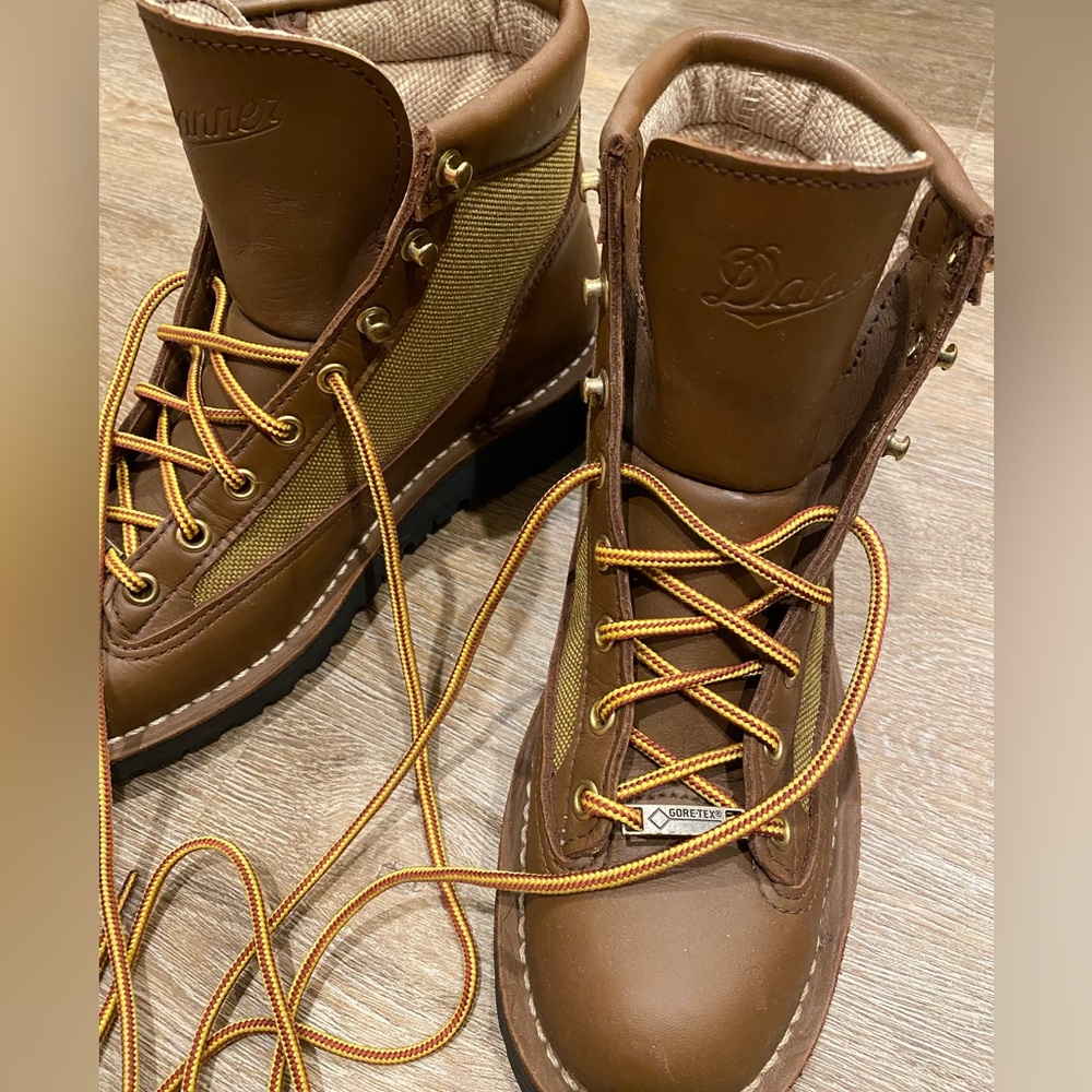 Danner Women’s Light Khaki Boots - Picture 3 of 11